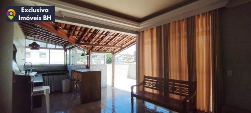 Excelente cobertura com 3 quartos, 2 vagas, em ótima localização