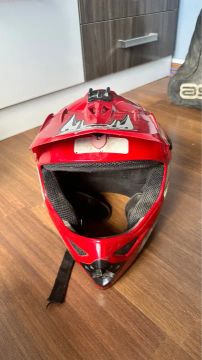 Óculos e capacete de motocross