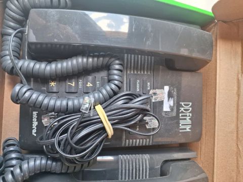 02 telwfones fixos de linha Intelbras funcionando 