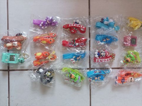 Lote 18 Chaveiros de personagens diversos