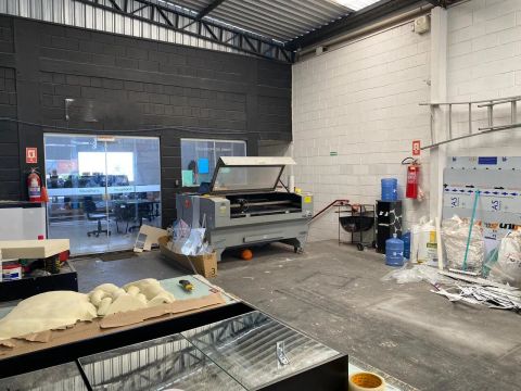 Salão/barracão para venda tem 300 metros quadrados em Wanel Ville - Sorocaba - SP
