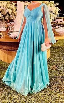 Vestido Azul Longo com Detalhes em Renda