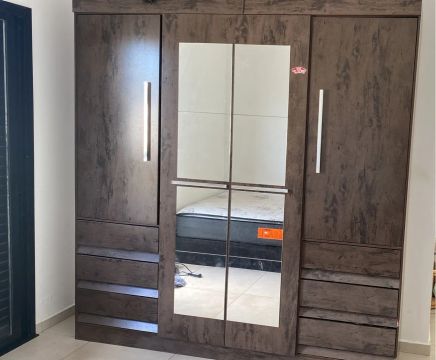 Vendo guarda roupa casal 4 portas, 6 gavetas 