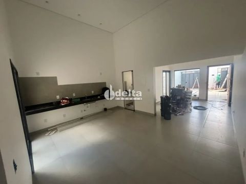 Casa disponível para locação no bairro Novo Mundo em Uberlândia-MG