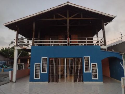 PRAIA MARTIM DE SÁ ,  LINDA CASA CONFORTAVEL com 7 suites e PISCINA  a 450 m da praia