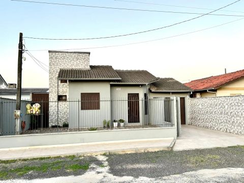 CASA COM 127 m²   ***   PISCINA   ***   ARARANGUÁ