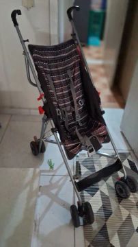 Vendo carrinho de bebê novo.