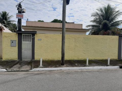 Vendo ótima casa 2 quartos quintal.