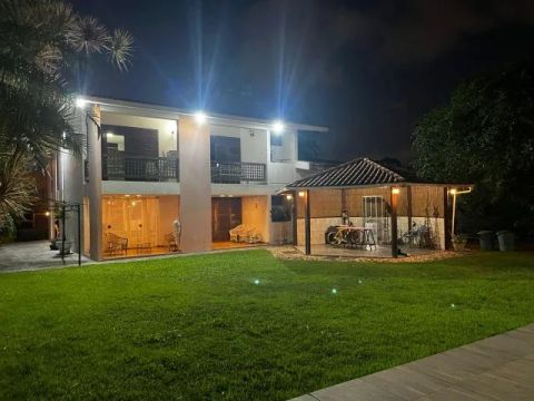 Barro Duro com amplo jardim, lazer com piscina e 3 quartos - R$ 1.350.000,00