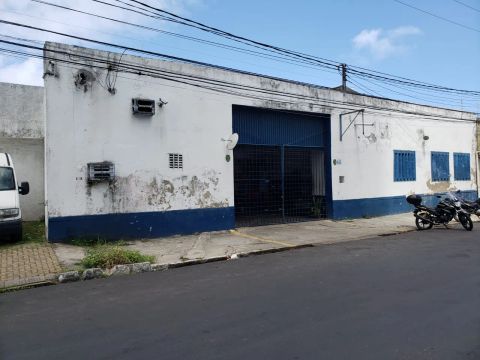 Galpão à venda possuindo 768m², em Santo Amaro.