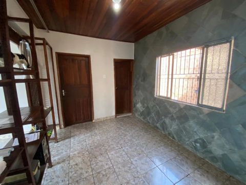 Alugo casa próximo a campos Sales . 