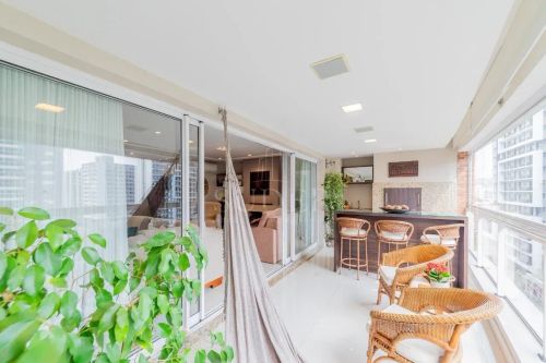 Apartamento com 199m² e 4 dormitórios no bairro Central Parque em Porto Alegre