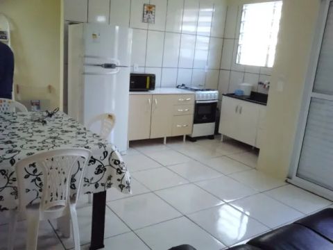 Casa Enseada SFS SC PROMOÇÃO PÁSCOA  aluguel diário c/ AC HI FI centro 70 metros da areia