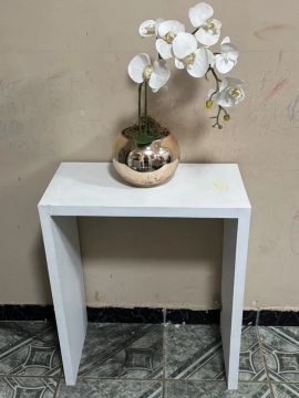 Mesa Lateral Branca Moderna