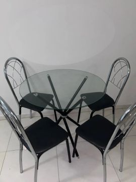 Mesa de Jantar de Vidro com 4 Cadeiras - Moderna e Elegante
