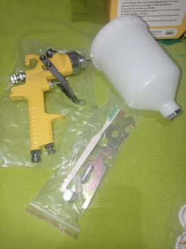 Pistola de pintura para carro.