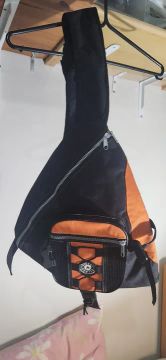 Mochila unisex em formato de triângulo 