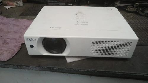 Projetor Sanyo 4mil lumens 