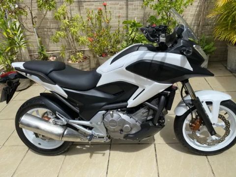 Moto Honda NC 700 - Seminovo em Ótimo Estado