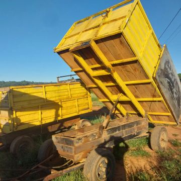 Carreta agrícola basculante média d 4 toneladas 