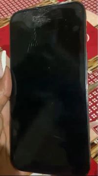 Smartphone com tela quebrada