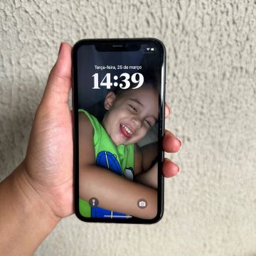 iPhone com capa de proteção