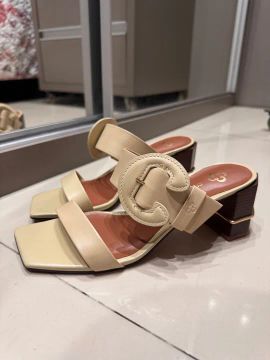 Tamanco feminino em couro bege Capidarte