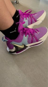 Tênis Nike Lebron tamanho 39