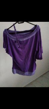 Vendi-se 50 peças de roupa pó só um preço.