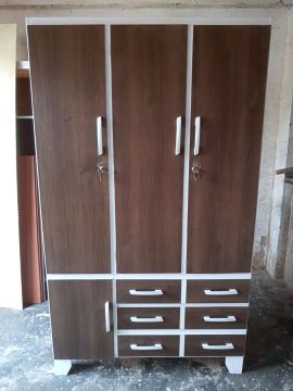 Armário de 3 Portas com 6 Gavetas - Madeira