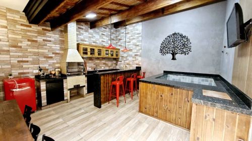 Sobrado para venda com 3 quartos, sendo 3 suítes, 208m²