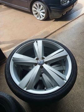 Rodas aro 20 sem nenhum defeito rodas e pneus novos 