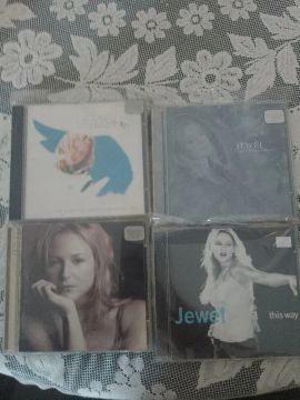 Cds da cantora Jewel
