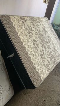 Vendo cama box e colchão de casal e brinde uma poltrona USADA - Anápolis 