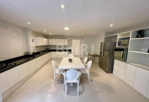 Apartamento mobiliado frontal mar 4 quartos sendo 2 suítes
