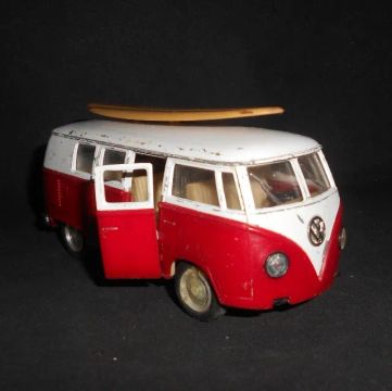 Mini Kombi Volkswagen Classical Bus 1962 miniatura com prancha de surf - brinquedos e cole