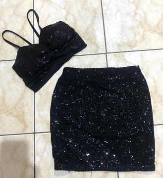 Conjunto de top e saia de lantejoulas/paete preto
