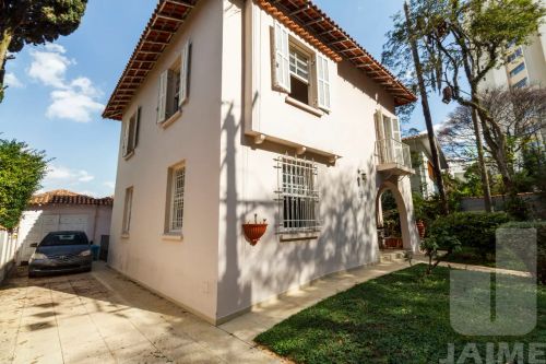 Sobrando com 4 Dormitórios 4 Vagas em Pacaembu