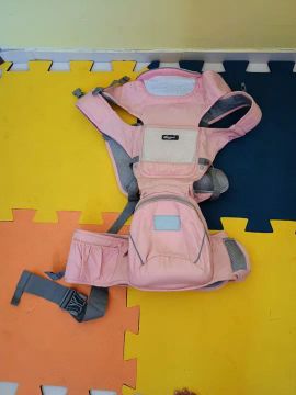 Canguru Bebê Rosa - usado 