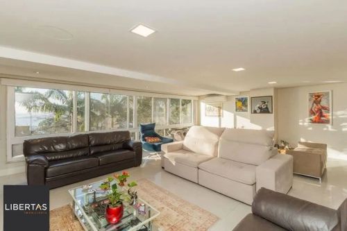 Excelente casa de 466m² com 03 suítes e 4 vagas de garagem.