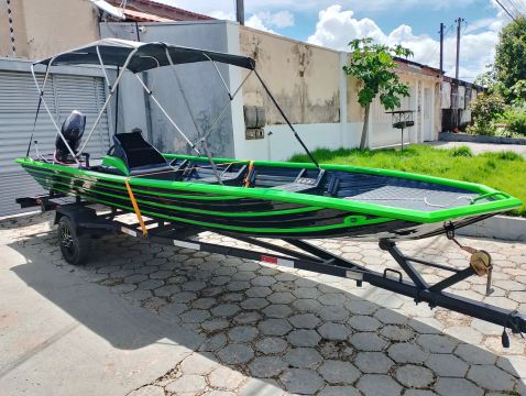 Barco de pesca 6.0m - motor 50 HP Mercury com Power trin 