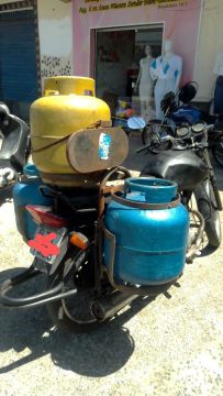 Vendo essa moto com 3 gás e tudo 