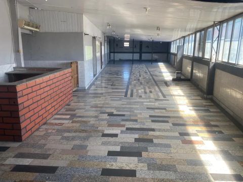 Sobreloja com 240m² para locação no Colubandê.