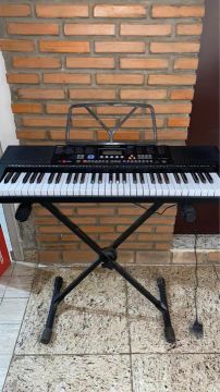 Teclado Musical com Suporte / Ukulele tagima concert 
