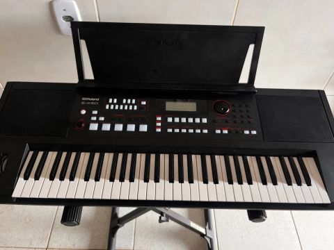 Teclado Roland E-X50