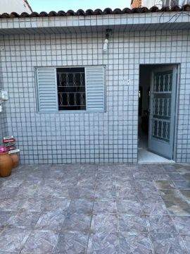 - Casa na praça das Graças