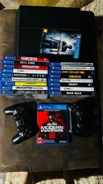 Ps4 em ótimo estado , com 20 jogos e 2 controle .