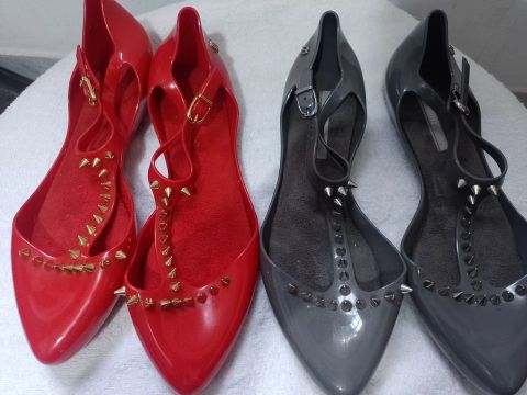 2 Sandálias Femininas de Salto Baixo com Detalhes de Spikes