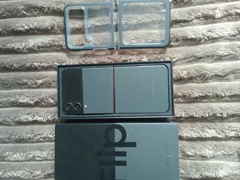 Smartfone Galaxy z Flip 4 leia por favor 