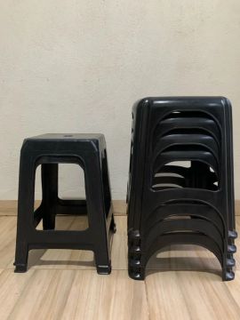 Bancos de plástico usados
